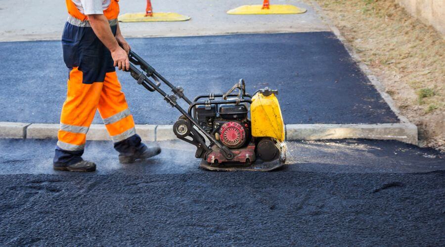 Professional gutter cleaning in Sutherland, IA